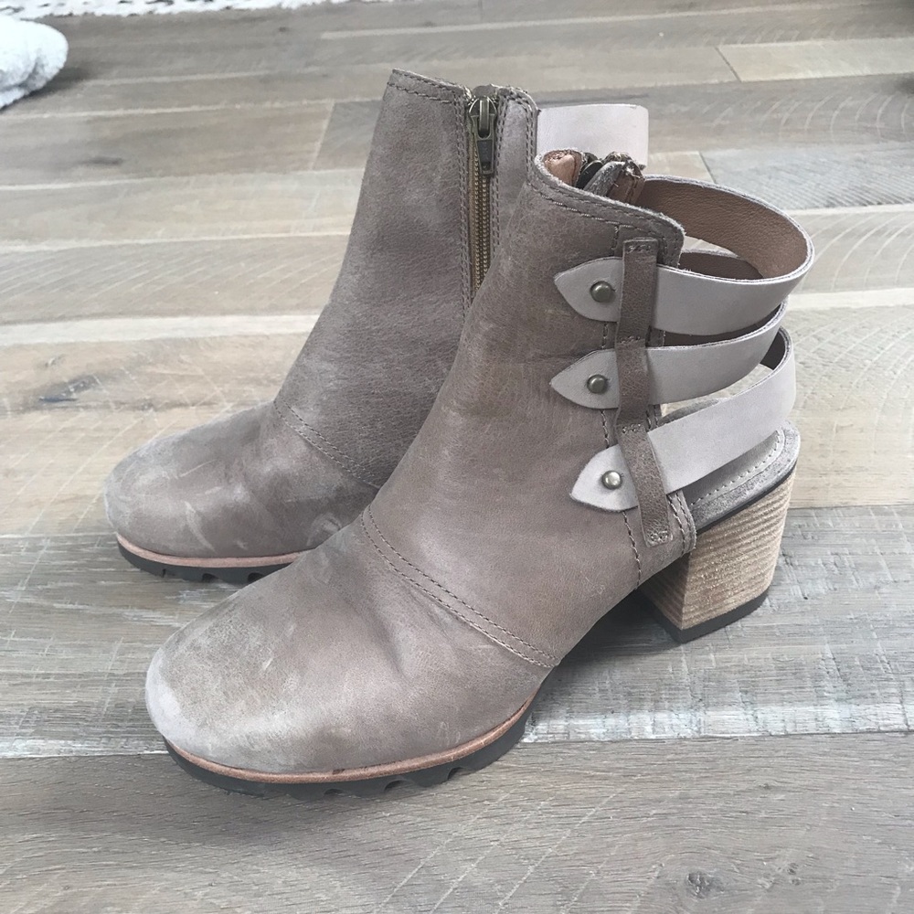 Sorel Addington Booties - Taupe